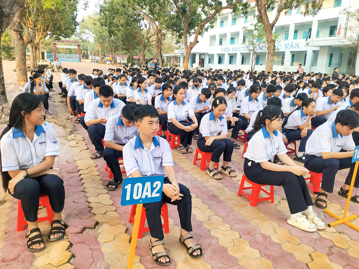 Nguyễn Thành Đạt - Lớp 12A1